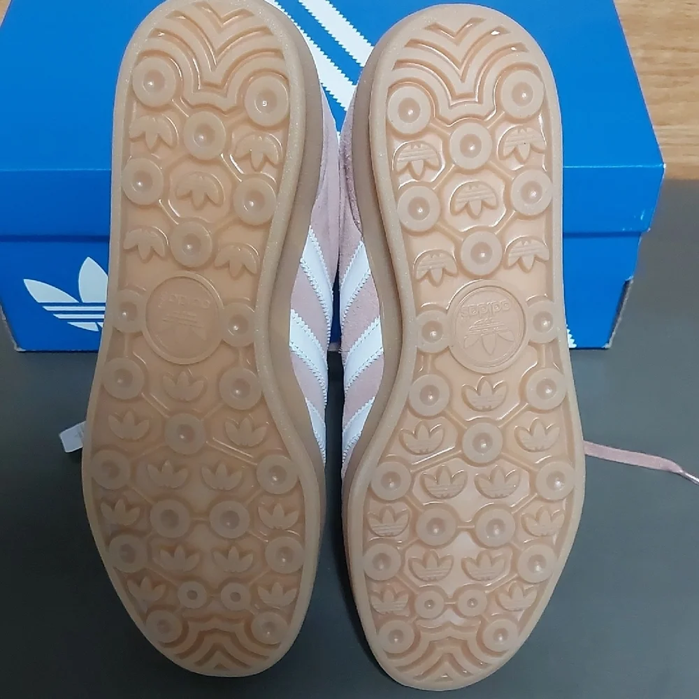 adidas Gazelle Soft Pink Suede Sneakers with Gum Bottom Size 8.5 NWT - Picture 6 of 6
